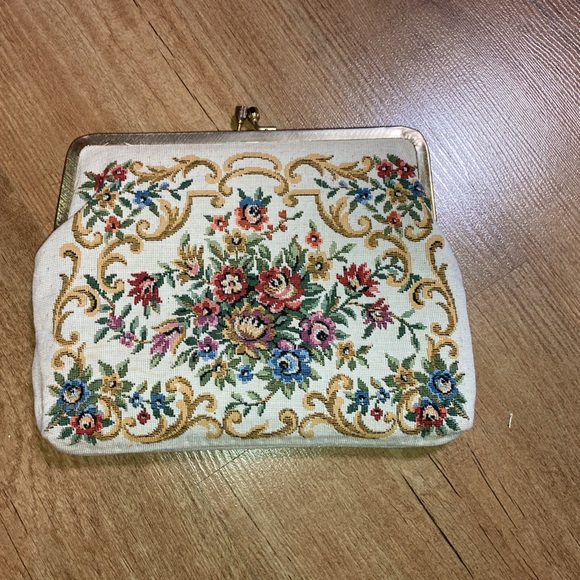 VINTAGE WAHLBORG FLORAL TAPESTRY PURSE GOLD GILT FRAME WITH CHAIN - Picture 5 of 16